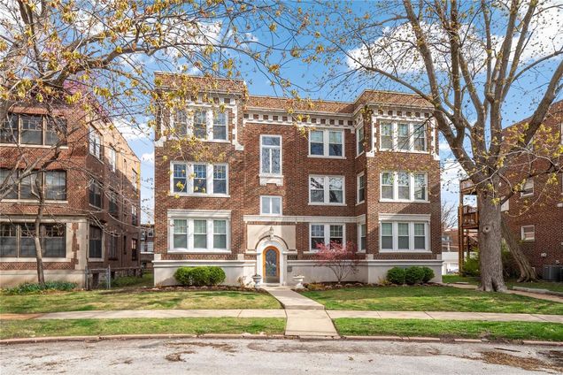 6253 Rosebury Avenue Unit 3W St Louis, MO Condo Sold - Photo 1 of 27. Opens carousel modal