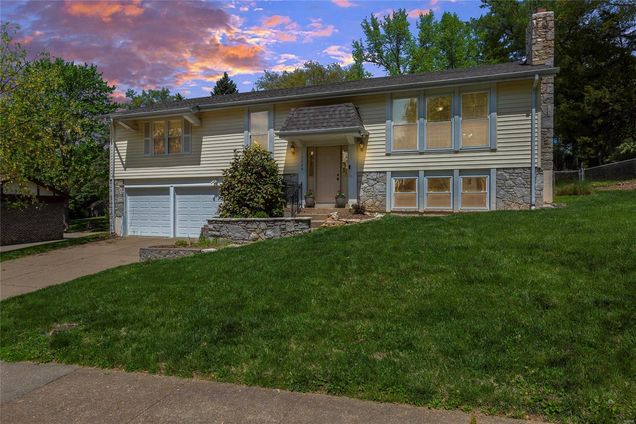 13225 Fairoyal Drive Des Peres, MO House Sold - Photo 1 of 27. Opens carousel modal