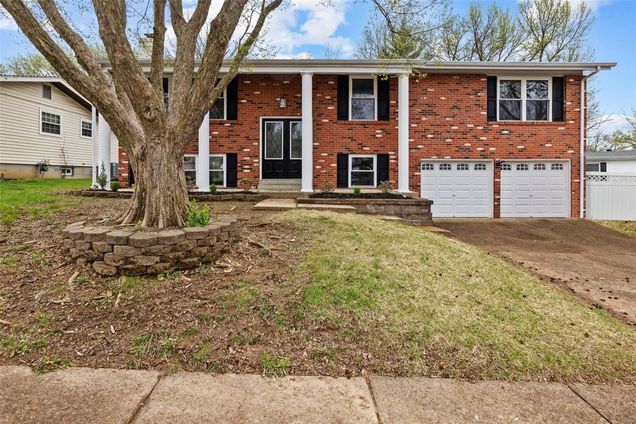 577 Bridgebend Road Manchester, MO House Sold - Photo 1 of 45. Opens carousel modal