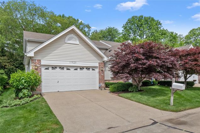 11929 Moorland Woods Circle St Louis, MO Townhouse Sold - Photo 1 of 27. Opens carousel modal
