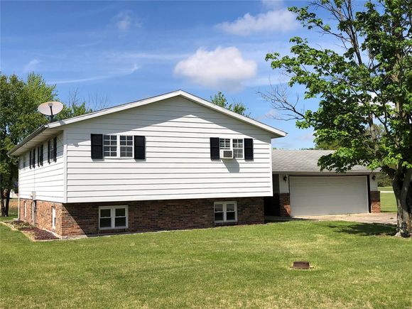 707 Boyd Avenue IUKA, IL House Sold - Photo 1 of 50. Opens carousel modal
