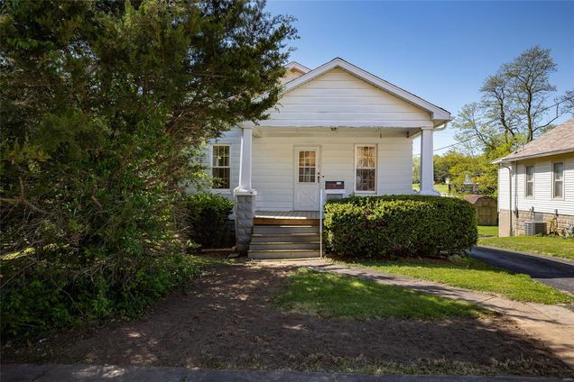 316 Landrey Street Hillsboro, IL House Sold - Photo 1 of 25. Opens carousel modal