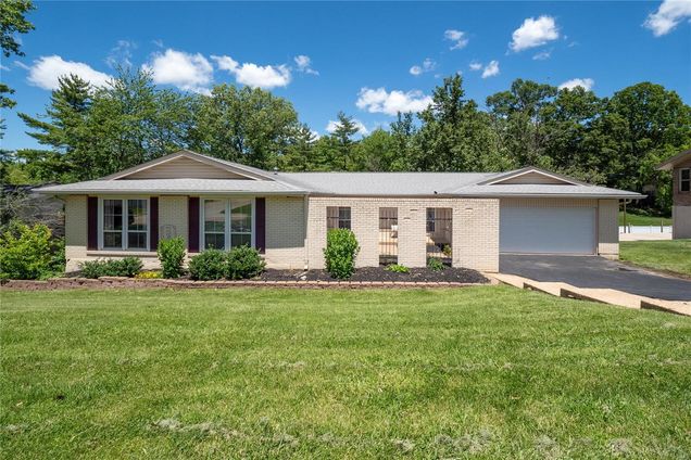 507 Glan Tai Drive Manchester, MO House Sold - Photo 1 of 65. Opens carousel modal