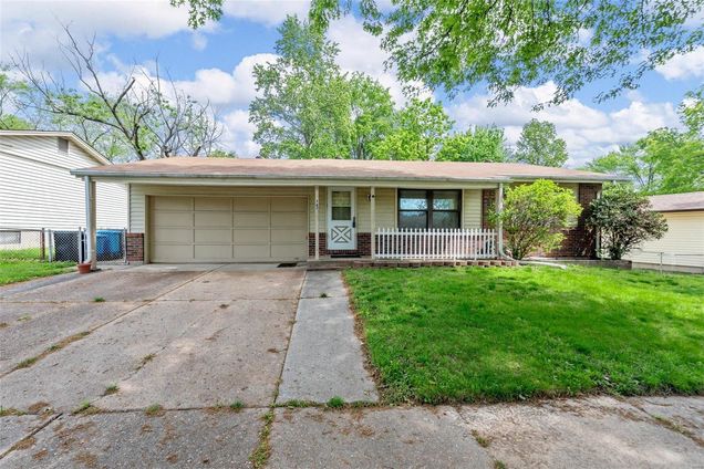 787 Briarbrae Drive St Louis, MO House Sold - Photo 1 of 20. Opens carousel modal