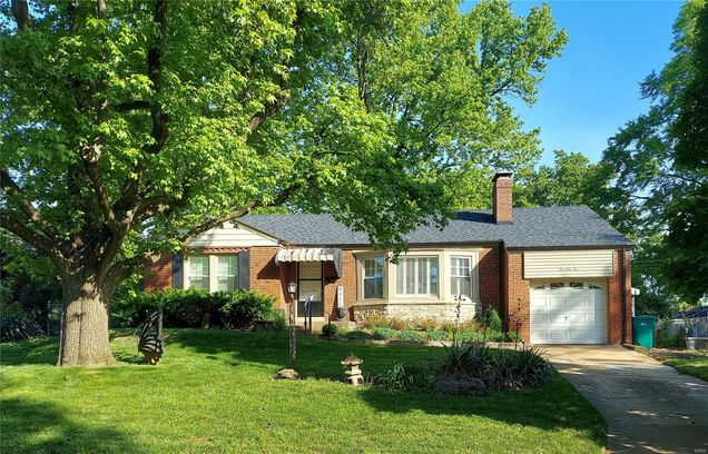 415 Cannonbury Drive Webster Groves, MO House Sold - Photo 1 of 8. Opens carousel modal
