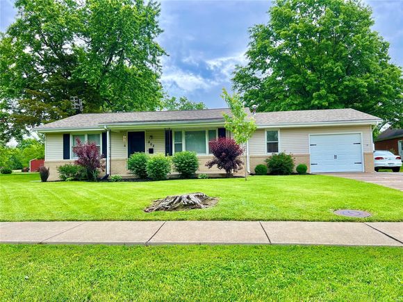 802 Burlington Street Wellsville, MO House Sold - Photo 1 of 33. Opens carousel modal
