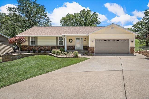 12 Pin Oak Court St Peters, MO House Sold - Photo 1 of 37. Opens carousel modal