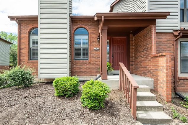 939 Quail Meadows Court Unit A Chesterfield, MO Townhouse Sold - Photo 1 of 32. Opens carousel modal