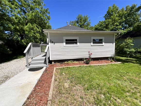 205 Bowles Street Hillsboro, IL House Sold - Photo 1 of 21. Opens carousel modal