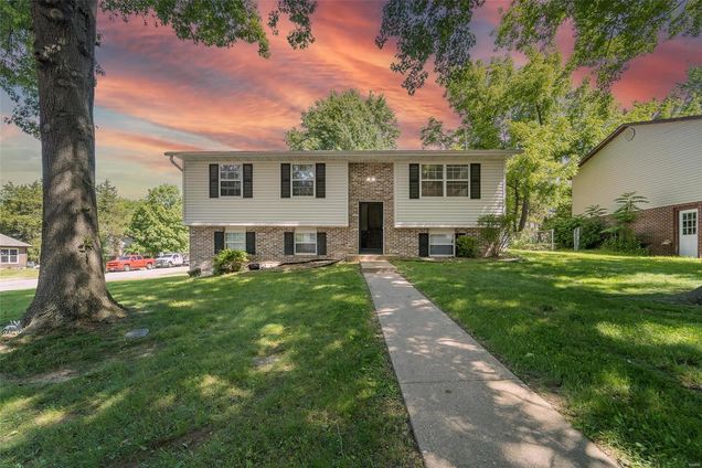 5428 Bret Court Jefferson City, MO House Sold - Photo 1 of 36. Opens carousel modal