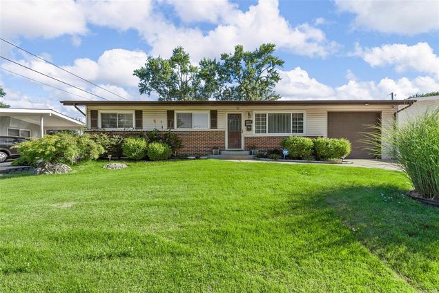 2365 Oriole Drive Florissant, MO House Sold - Photo 1 of 32. Opens carousel modal