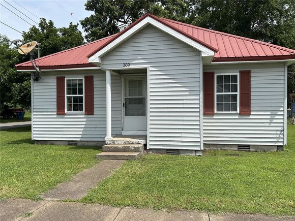 200 E Jefferson Hayti, MO House Sold - Photo 1 of 16. Opens carousel modal