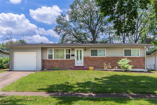 2210 Oriole Drive Florissant, MO House Sold - Photo 1 of 20. Opens carousel modal
