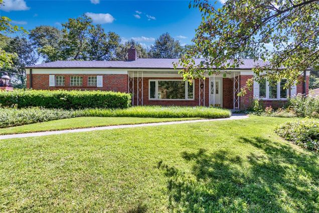 28 Concord Lane St Louis, MO House Sold - Photo 1 of 41. Opens carousel modal