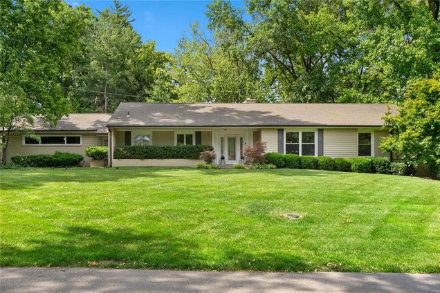 8 Dogwood Lane St Louis, MO House Sold - Photo 1 of 22. Opens carousel modal