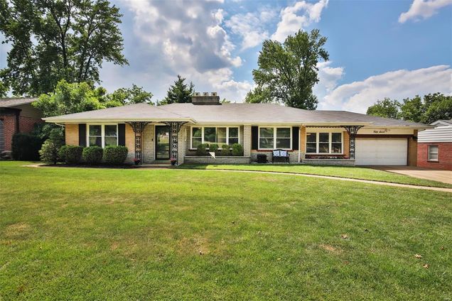 57 Flamingo Drive St Louis, MO House Sold - Photo 1 of 51. Opens carousel modal