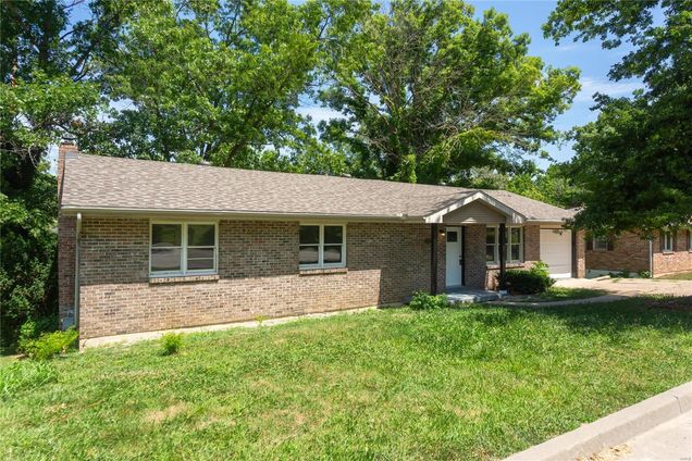 314 Gateway Drive Jefferson City, MO House Sold - Photo 1 of 40. Opens carousel modal