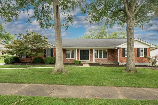 326 Dinsmoor Drive Chesterfield, MO House Sold - Photo 1 of 54. Opens carousel modal