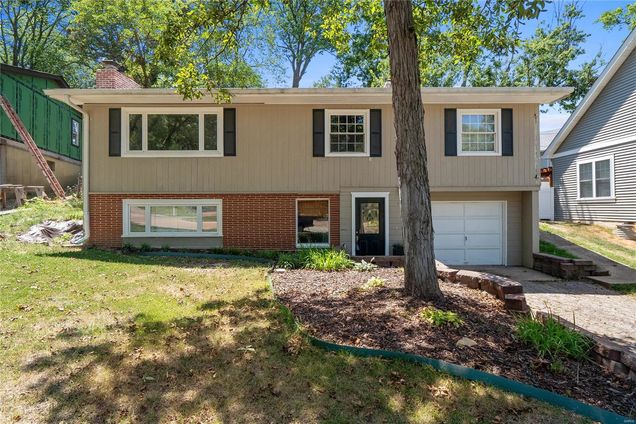 609 Hickory Hollow Lane Kirkwood, MO House Sold - Photo 1 of 17. Opens carousel modal