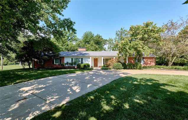 31 Ladue Estates Creve Coeur, MO House Sold - Photo 1 of 39. Opens carousel modal