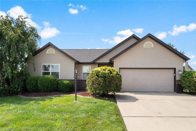 7014 Savannah Drive Glen Carbon, IL House Sold - Photo 1 of 49. Opens carousel modal