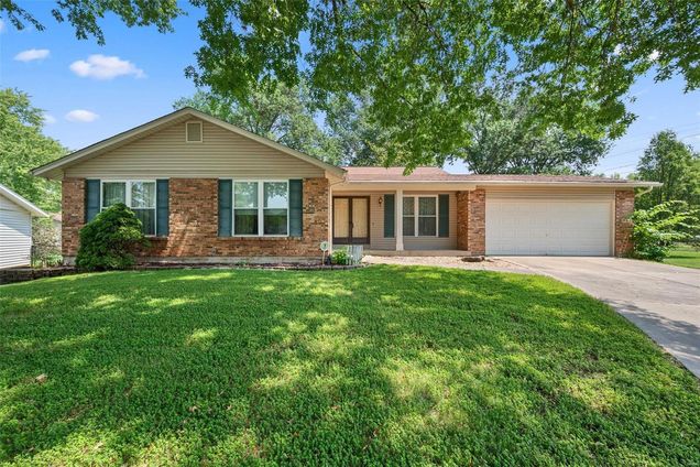 5 Barkwood Court St Peters, MO House Sold - Photo 1 of 35. Opens carousel modal