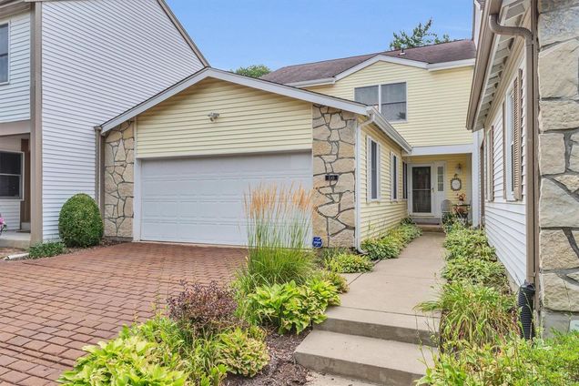 1549 Walpole Drive Chesterfield, MO Townhouse Sold - Photo 1 of 39. Opens carousel modal