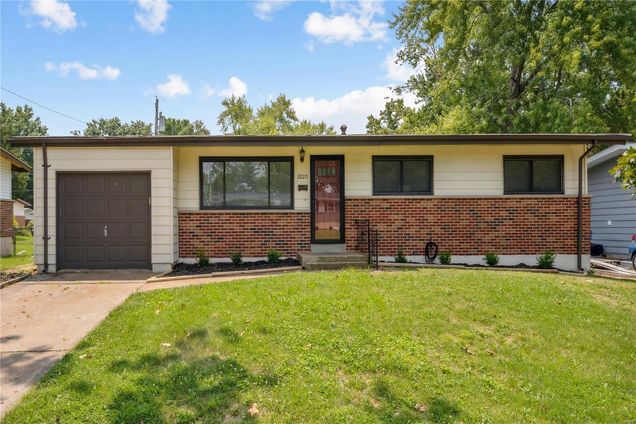2220 Hummingbird Drive Florissant, MO House Sold - Photo 1 of 22. Opens carousel modal