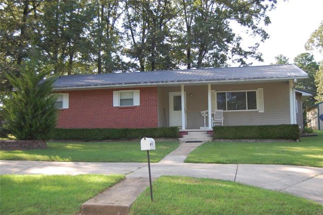 1515 Sunset Drive Poplar Bluff, MO House Sold - Photo 1 of 30. Opens carousel modal