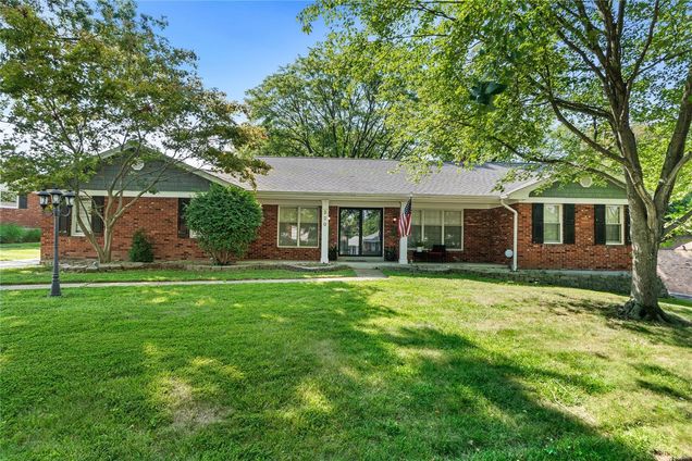 320 Dungate Drive Chesterfield, MO House Sold - Photo 1 of 40. Opens carousel modal