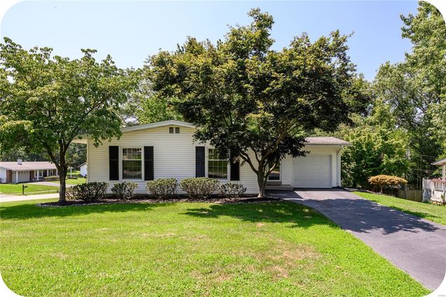 1607 Fairhills Drive St Louis, MO House Sold - Photo 1 of 35. Opens carousel modal