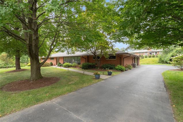 6 Green Oaks Drive Olivette, MO House Sold - Photo 1 of 31. Opens carousel modal