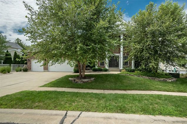 6513 Crescent View Drive St Louis, MO House Sold - Photo 1 of 75. Opens carousel modal