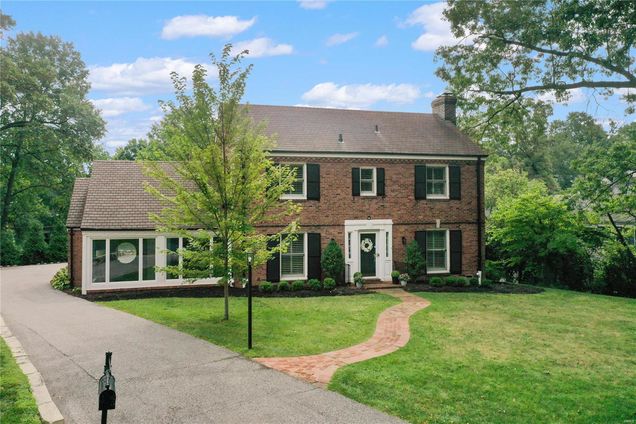 6 Middlesex Drive St Louis, MO House Sold - Photo 1 of 43. Opens carousel modal