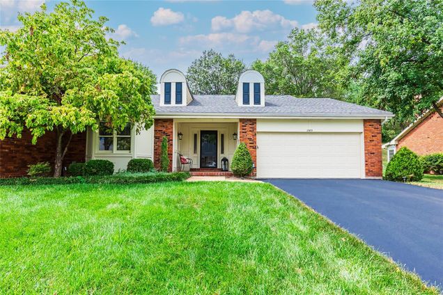 2383 Baxton Way Chesterfield, MO Condo Sold - Photo 1 of 29. Opens carousel modal