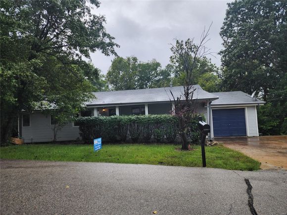 7 Glen Oaks Drive Fenton, MO House Sold - Photo 1 of 13. Opens carousel modal