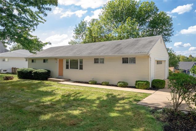 511 Hanna Road Manchester, MO House Sold - Photo 1 of 32. Opens carousel modal