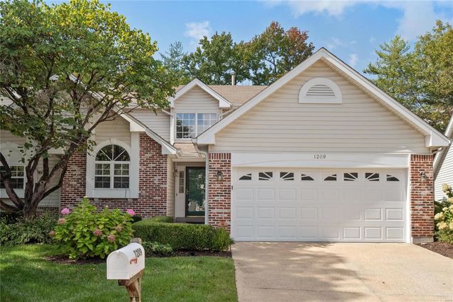 1209 Moorland Woods Court Unincorporated, MO Condo Sold - Photo 1 of 19. Opens carousel modal