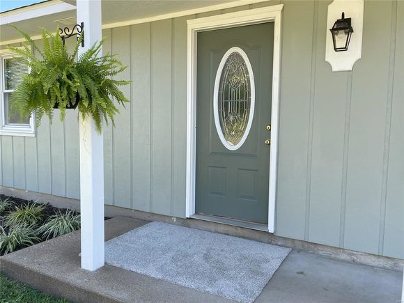 605 Locust Street Cuba, MO House Sold - Photo 1 of 19. Opens carousel modal