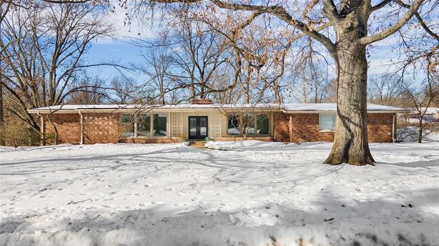 19 W Ladue Estates Drive Creve Coeur, MO House Sold - Photo 1 of 55. Opens carousel modal