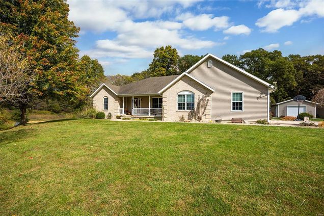 5904 E 950th Avenue Altamont, IL House Sold - Photo 1 of 64. Opens carousel modal