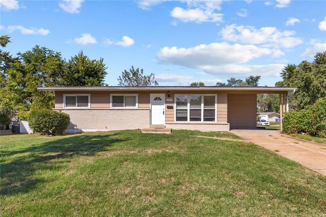 2385 Oriole Drive Florissant, MO House Sold - Photo 1 of 21. Opens carousel modal