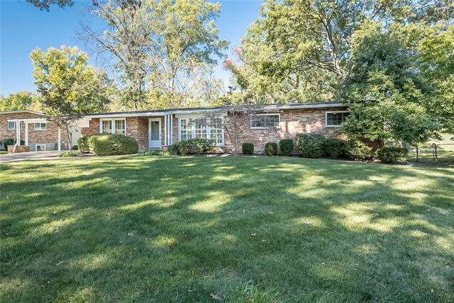 541 Beaucaire Drive Warson Woods, MO House Sold - Photo 1 of 39. Opens carousel modal