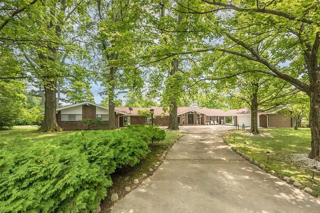 6 Salem Estates Drive Ladue, MO House Sold - Photo 1 of 42. Opens carousel modal