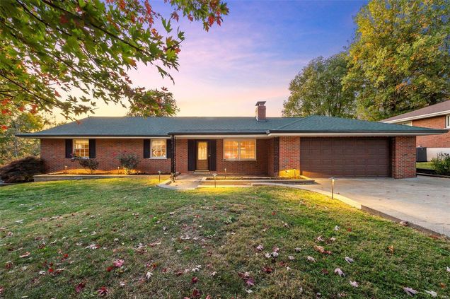 14 Grand Circle Drive Maryland Heights, MO House Sold - Photo 1 of 37. Opens carousel modal