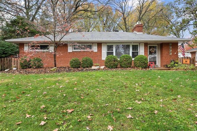 1237 Cheshire Lane Webster Groves, MO House Sold - Photo 1 of 39. Opens carousel modal
