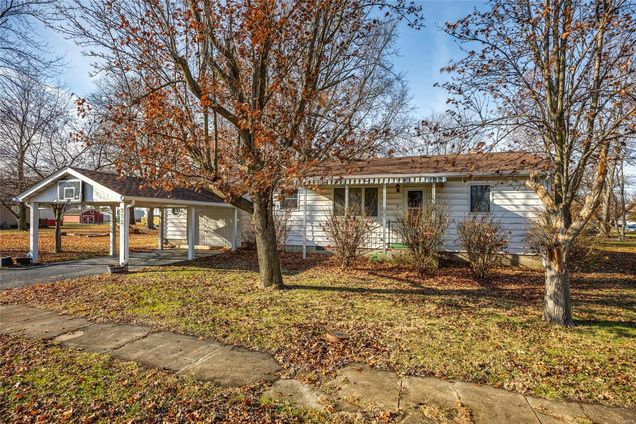 232 S Starr Street Waggoner, IL House Sold - Photo 1 of 23. Opens carousel modal