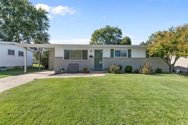 2135 Love Lane Florissant, MO House Sold - Photo 1 of 26. Opens carousel modal