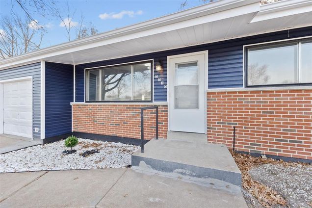 2310 Oriole Drive Florissant, MO House Sold - Photo 1 of 28. Opens carousel modal