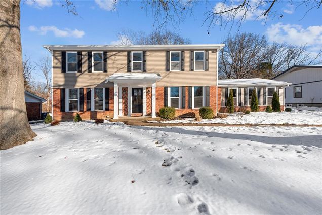 664 Golfview Drive Ballwin, MO House Sold - Photo 1 of 23. Opens carousel modal